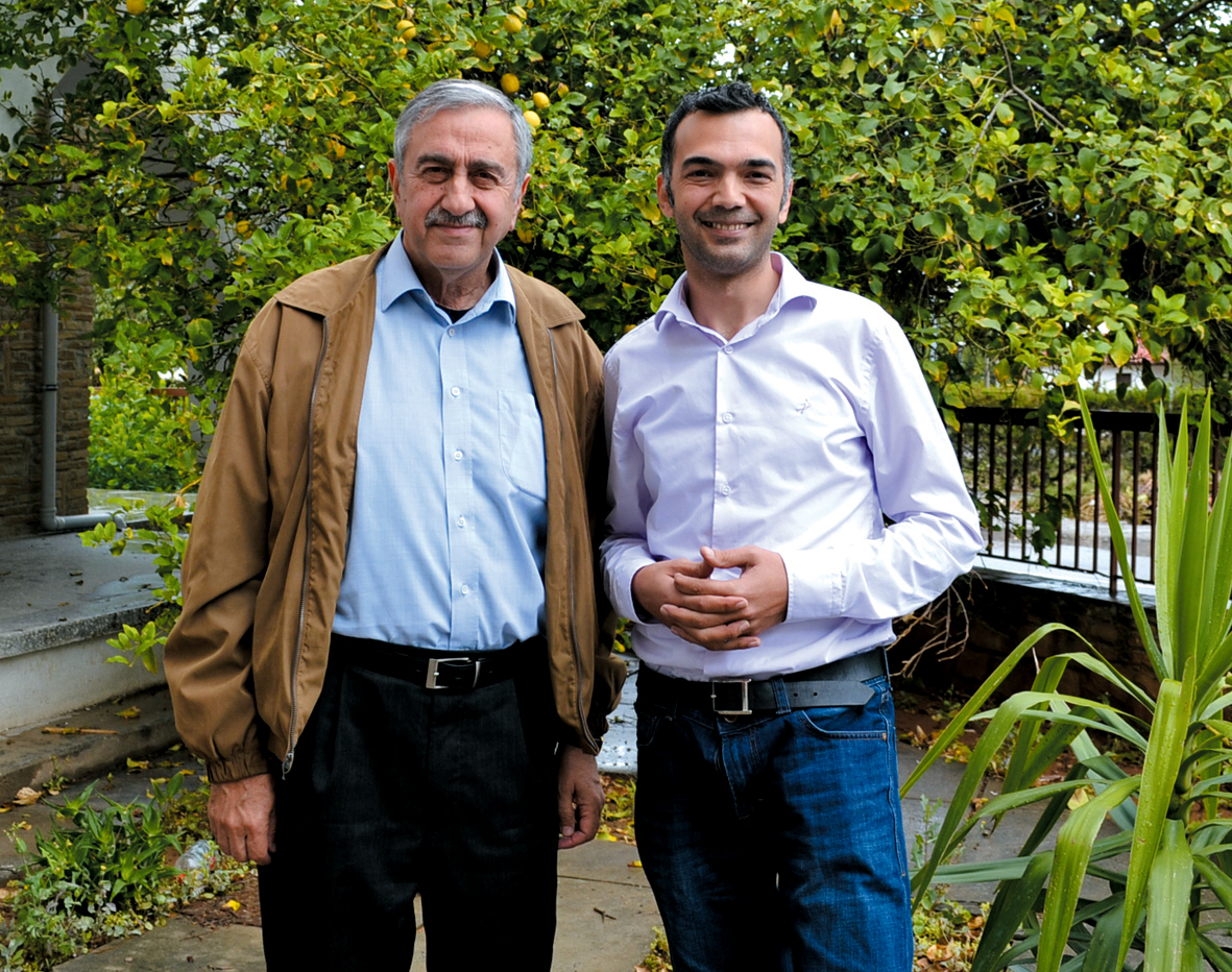 Oshan Sabırlı 4.Cumhurbaşkanı Mustafa Akıncı ile birlikte.